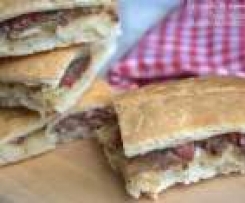 FOCACCIA  CON SALSICCIA FUNGHI E MORTADELLA