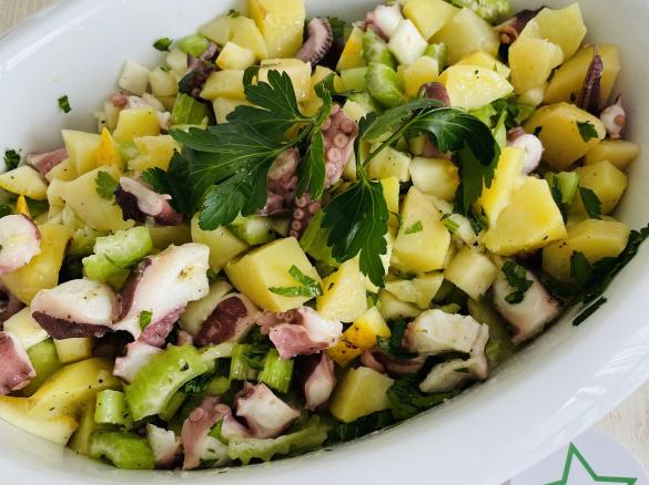 Insalata di polpo e patate con sedano e cedro