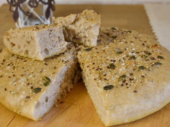 Focaccia semi integrale ai semi misti