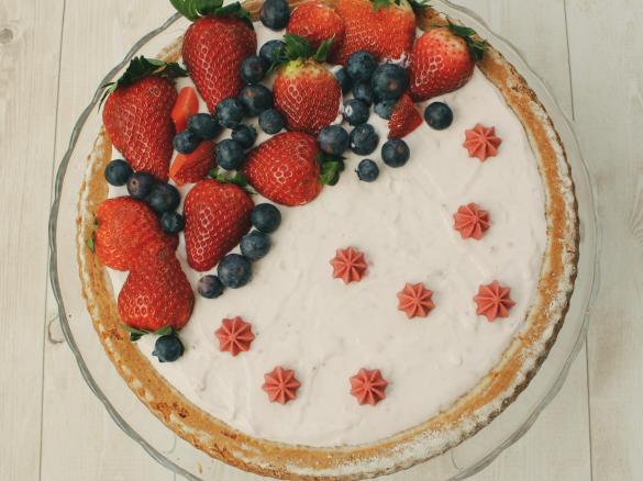 Crostata morbida integrale con crema allo yogurt