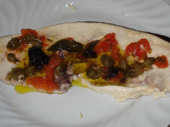 PESCE SPADA CON POMODORI, CAPPERI,OLIVE.