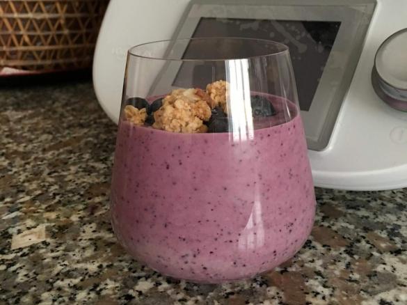 Yogurt allo zenzero con mirtilli e banana