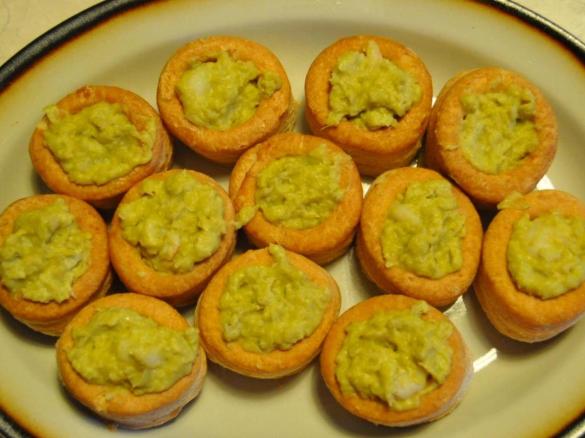 Vol au vent con crema di fave e gamberetti