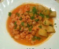 Gamberetti in Salsa con Contorno di Patate