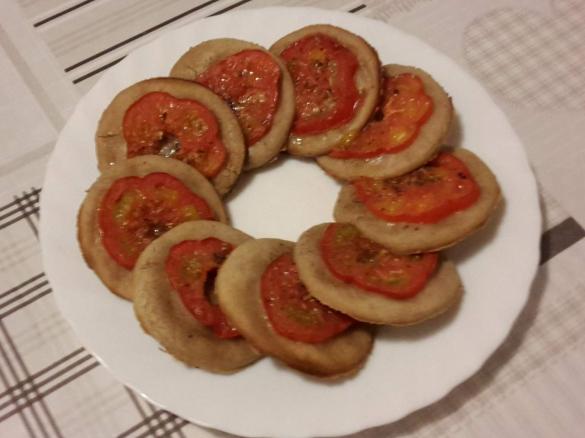 Focaccine al pomodoro con farine di baobab, grano saraceno e riso