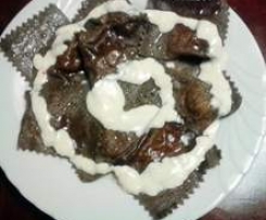 ravioli neri ai 4 formaggi