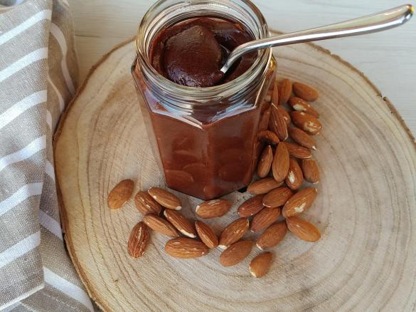 Crema di cioccolato alle mandorle