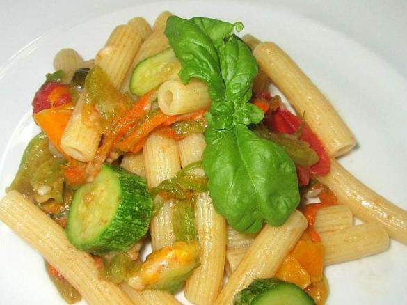 PASTA ZUCCHINE E PEPERONI