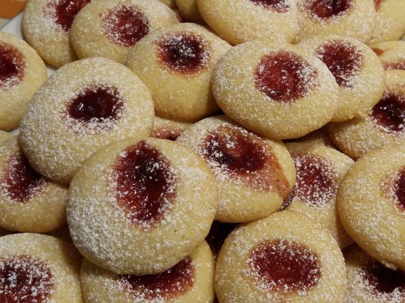 BISCOTTI FRIABILI ALLA MARMELLATA