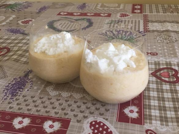 Mousse di pesche a freddo