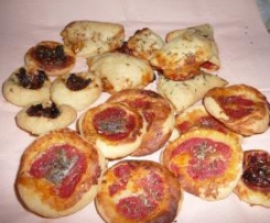 PIZZETTE E FAGOTTINI con pomodori secchi e acciughe