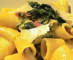 Penne bieta, pancetta e scaglie di parmigiano