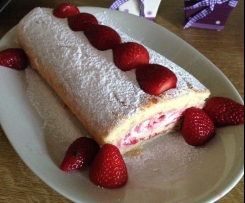 Rotolo alle fragole e panna