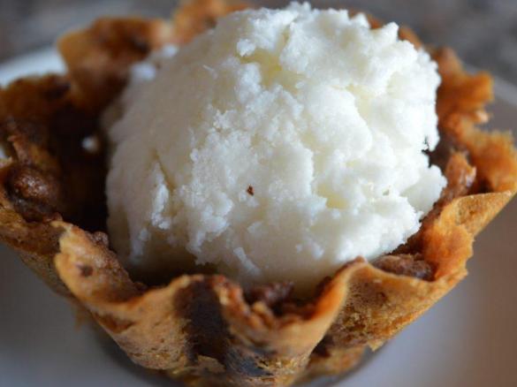 Cestino di biscotto con gelato allo yogurt contest dessert yogurt