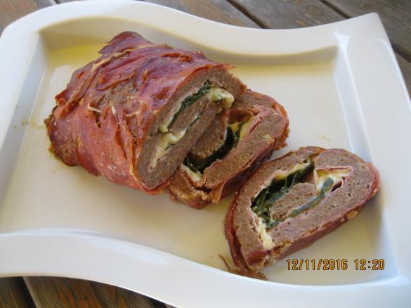Rotolo ripieno di prosciutto e spinaci