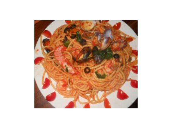 Bucatini Con frutti di Mare e olive Nere