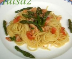 Tagliolini con asparagi e trota affumicata