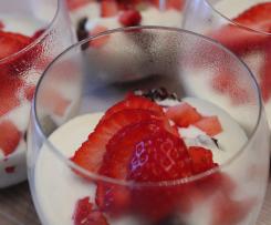 Bicchierini di Riso Soffiato con Cioccolato & Fragole