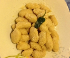 Capunsei  (gnocchi di pane)