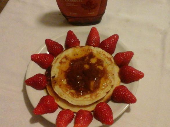 pancakes di Alice con sciroppo d'acero e frutta