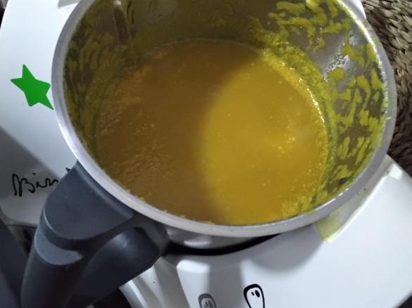 Vellutata di sedano cipolla e curcuma