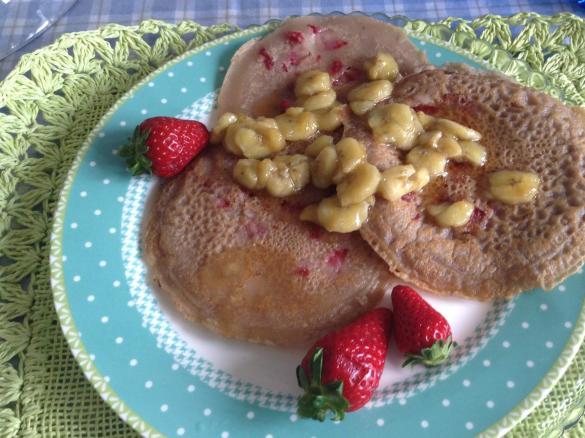PANCAKE  ALLA SOIA E FRAGOLE SENZA UOVA 