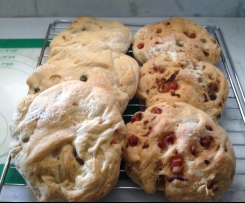 Focaccine con favette fresche/ Pani cun Faixedda