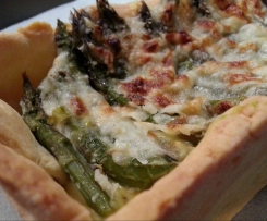 Crostata al grana con uova e asparagi