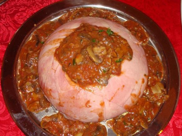 Cappello del cardinale con sugo di funghi