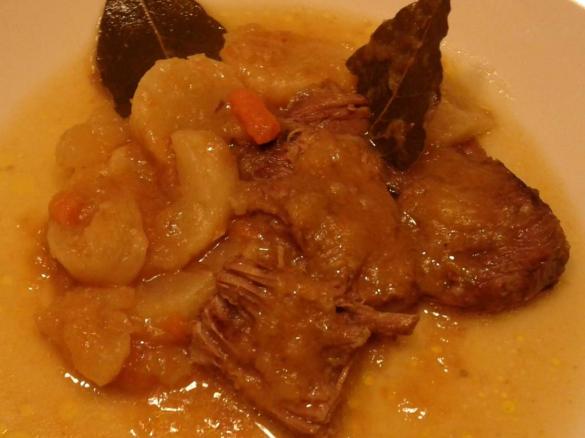 Brasato alla birra con piccole rape