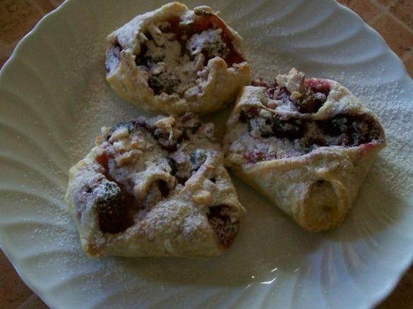 Fagottini - crema, frutta e mandorle