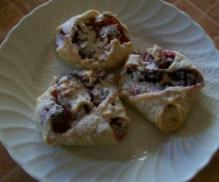 Fagottini - crema, frutta e mandorle