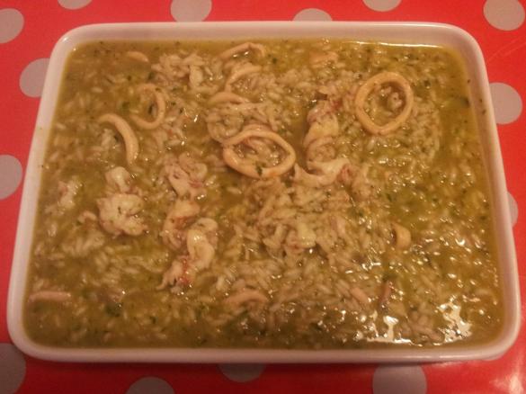 Risotto ai calamari, gamberi e pesto