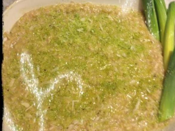 Risotto integrale con porro e indivia belga aromatizzato al basilico