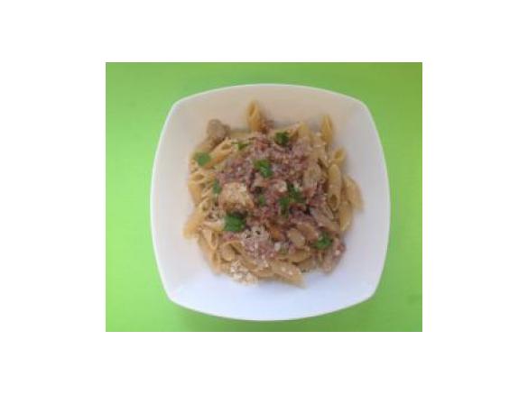 Mezze penne salsiccia e funghi