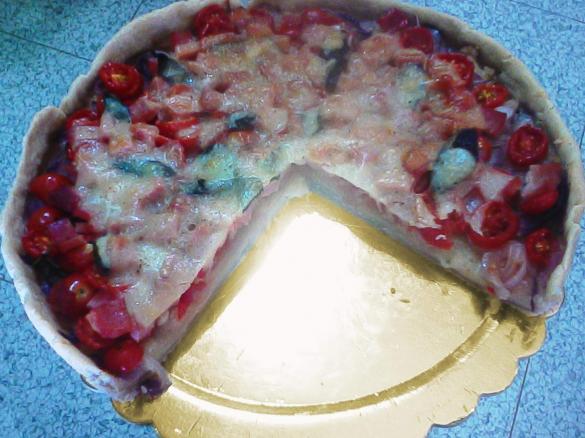 Torta di patate, prosciutto e pomodorini