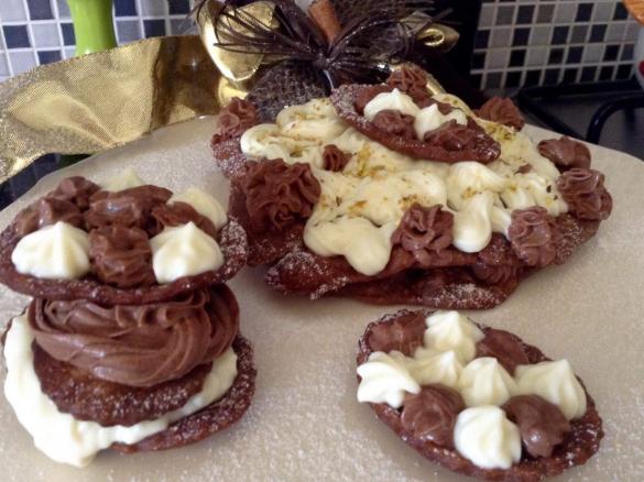 Millefoglie di cannolo scomposto su crema di ricotta al cioccolato bianco e fondente (senza colla di pesce) CONTEST DOLCI SENZA FORNO 