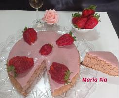 TORTA LIGHT DI FRAGOLE RICOPERTA CON CREMA DI CIOCCOLATO BIANCO E FRAGOLE
