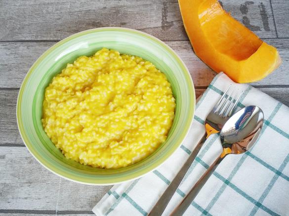 Variante del classico risotto alla zucca (senza vino e senza latticini)
