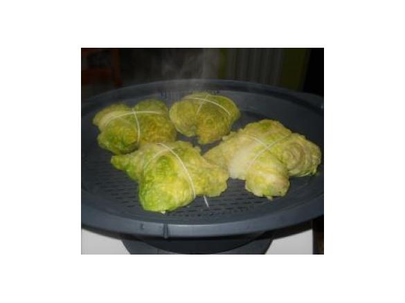 Fagottini di verza con pollo e ripieno saporito