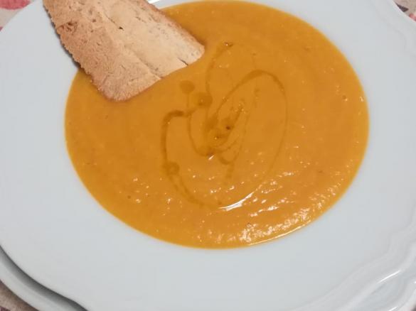 Vellutata lenticchie rosse e zucca