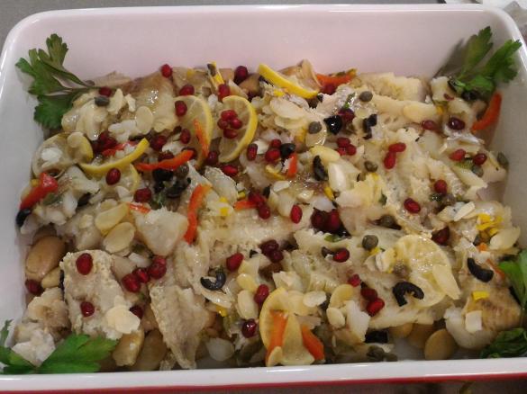 Filetti di merluzzo alla mediterranea con fagioli bianchi