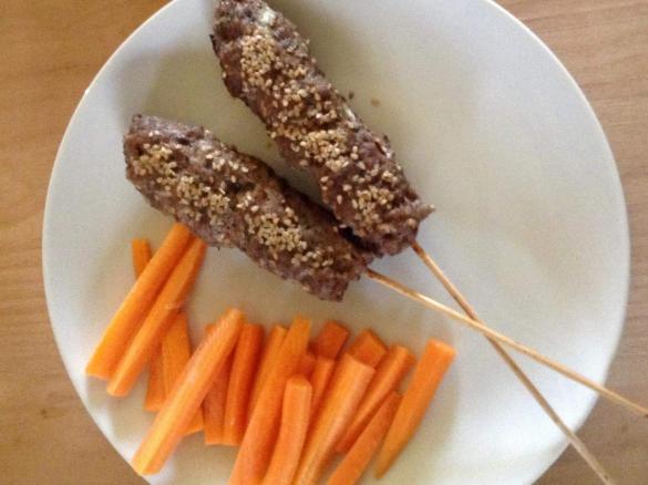 Spiedini di carne al sesamo