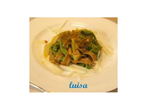 Tagliatelle colorate con sugo di verdure