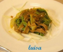 Tagliatelle colorate con sugo di verdure