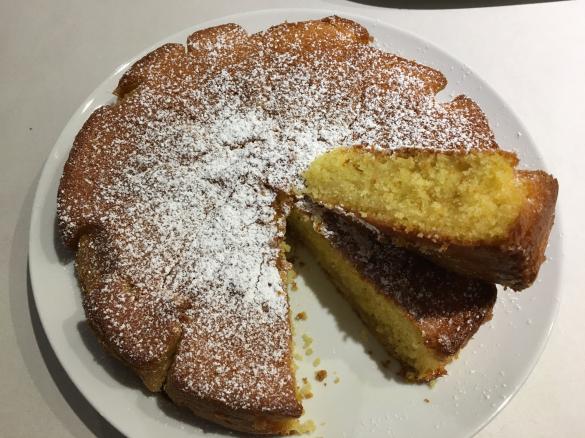 Torta di mele con panna e yogurt