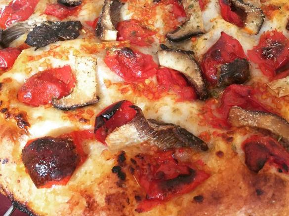 Focaccia barese con funghi cardoncelli