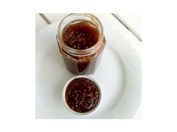 Marmellata di pesche aromatizzata al sesamo