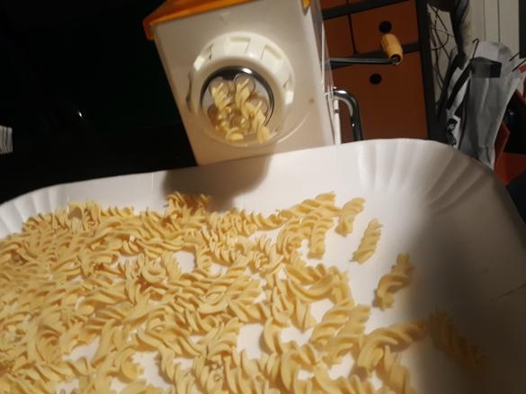 Fusilli di pasta fresca all'uovo