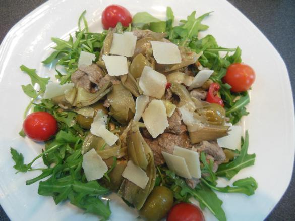 Straccetti di carne con carciofi e olive